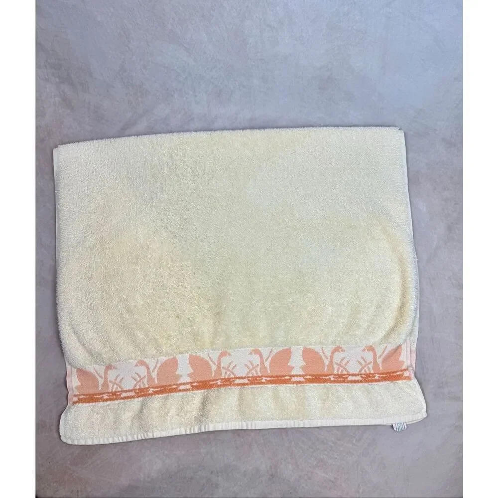 Vintage Swan Bath Towel Marco Polo Pink 21x40” READ Cottagecore